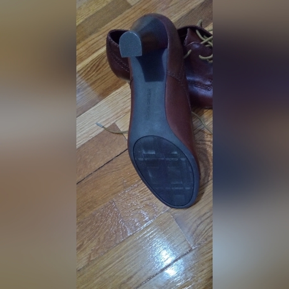 Etienne Aigner NWOT chunky leather wing tips. Size 5.5 Office Siren - Picture 3 of 5